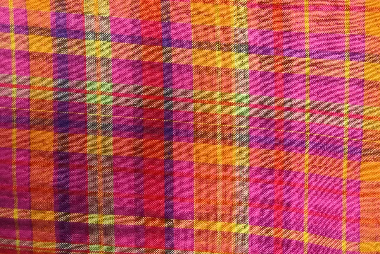 Frisch gewebter CLOWNSWEAR Stoff der Session 26/27 in Pink, Orange und Gelb
